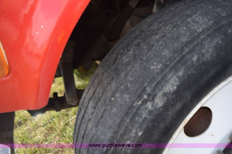 image for item L5052 1992 International 8100 flatbed truck