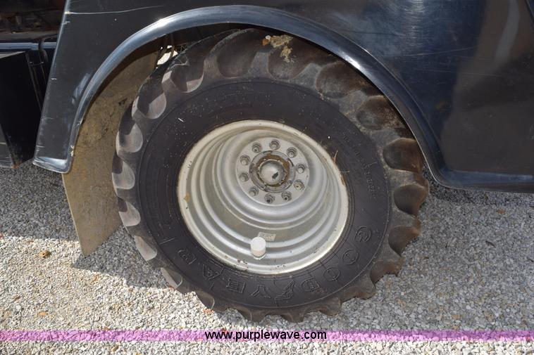 image for item L5054 2001 Case IH FLX 4330 self-propelled applicator