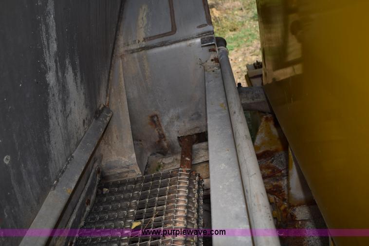 image for item L5060 1995 Ag-Chem TerraGator 1844 self-propelled applicator