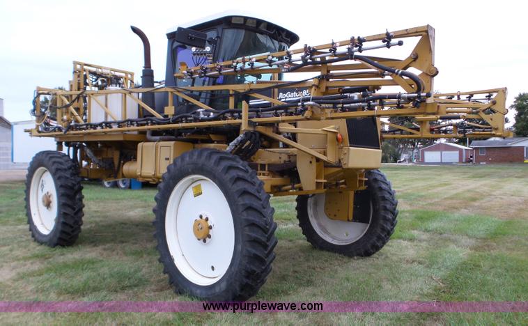 image for item L5062 1999 Ag-Chem RoGator 854 self-propelled sprayer