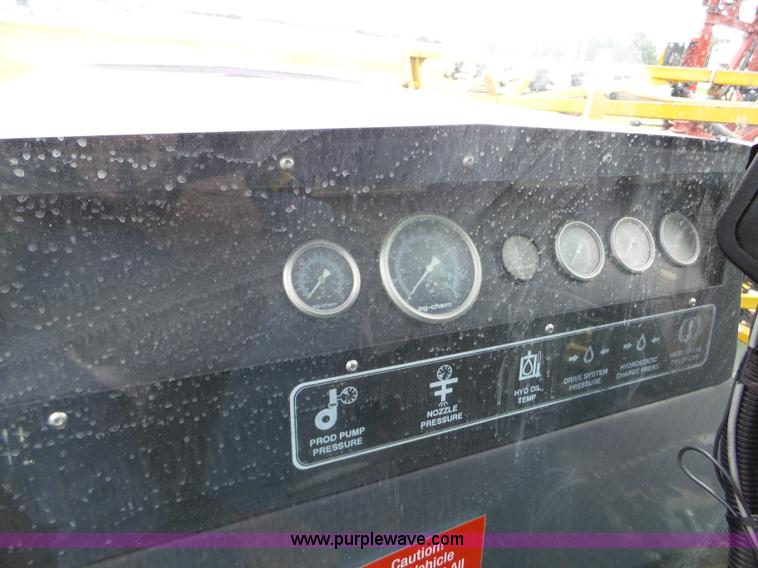 image for item L5062 1999 Ag-Chem RoGator 854 self-propelled sprayer