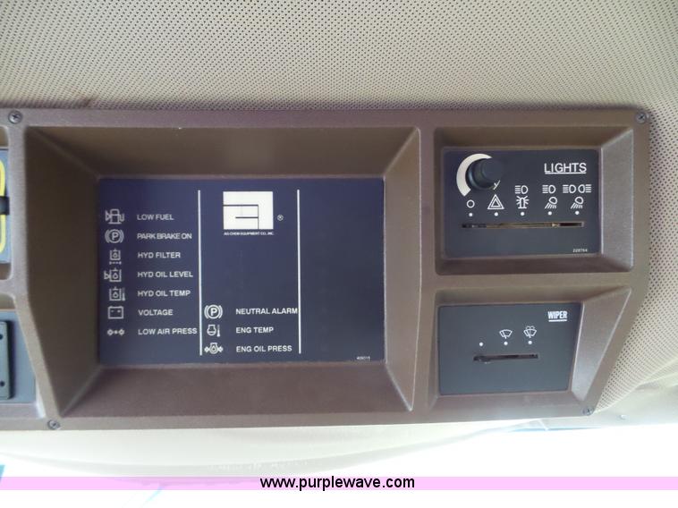 image for item L5062 1999 Ag-Chem RoGator 854 self-propelled sprayer