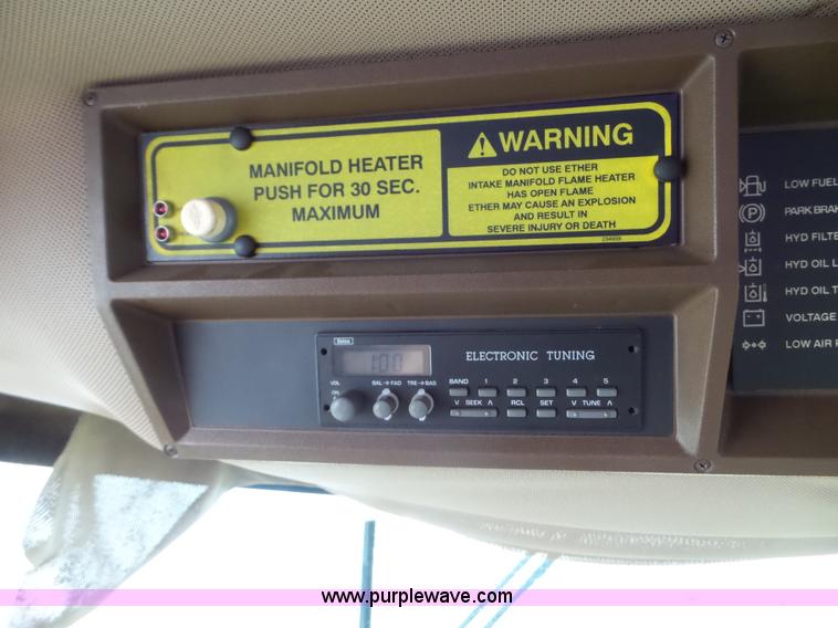 image for item L5062 1999 Ag-Chem RoGator 854 self-propelled sprayer