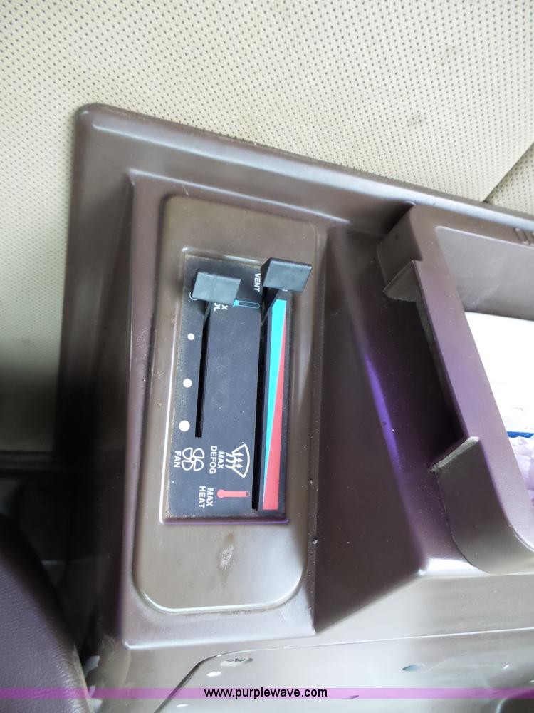 image for item L5062 1999 Ag-Chem RoGator 854 self-propelled sprayer