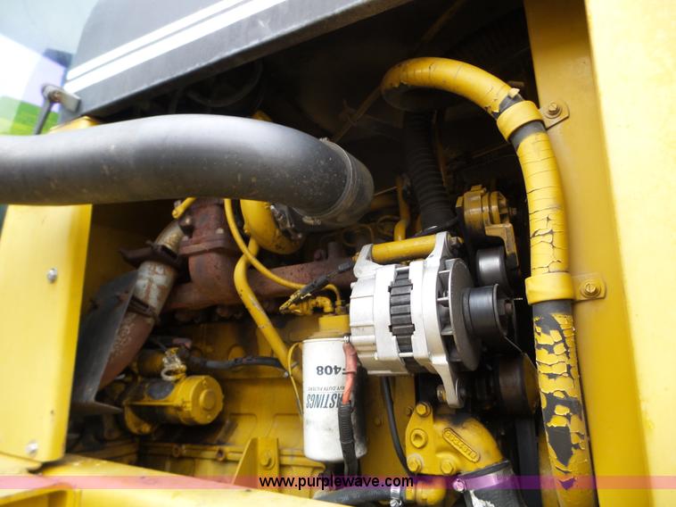 image for item L5062 1999 Ag-Chem RoGator 854 self-propelled sprayer