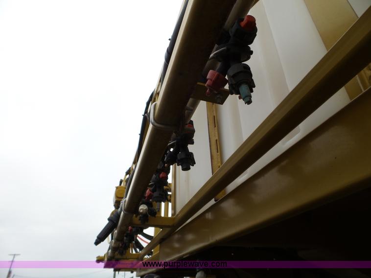 image for item L5062 1999 Ag-Chem RoGator 854 self-propelled sprayer