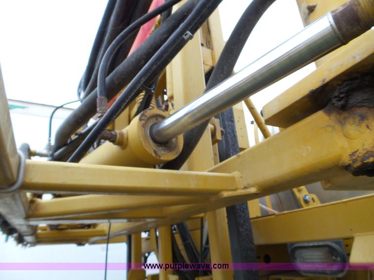 image for item L5062 1999 Ag-Chem RoGator 854 self-propelled sprayer