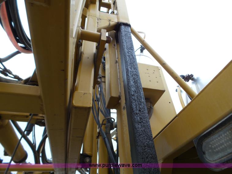 image for item L5062 1999 Ag-Chem RoGator 854 self-propelled sprayer