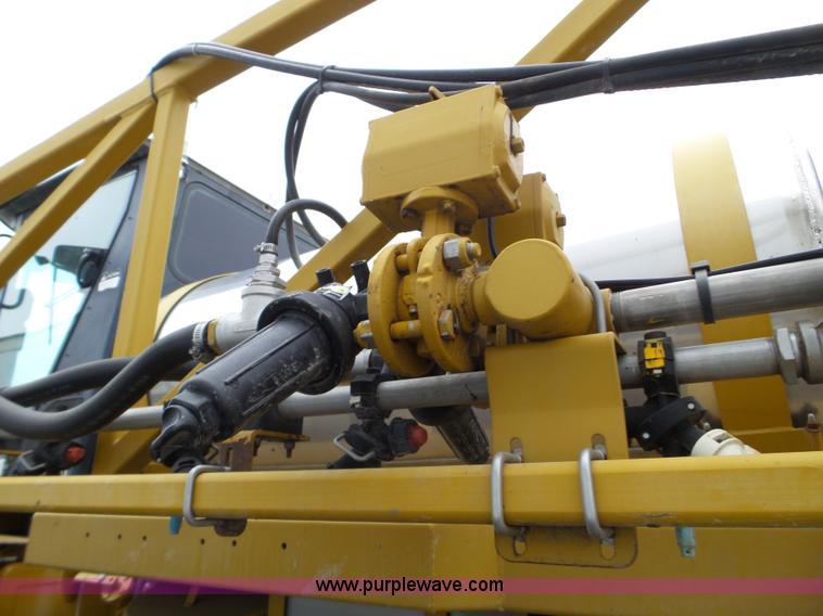 image for item L5062 1999 Ag-Chem RoGator 854 self-propelled sprayer
