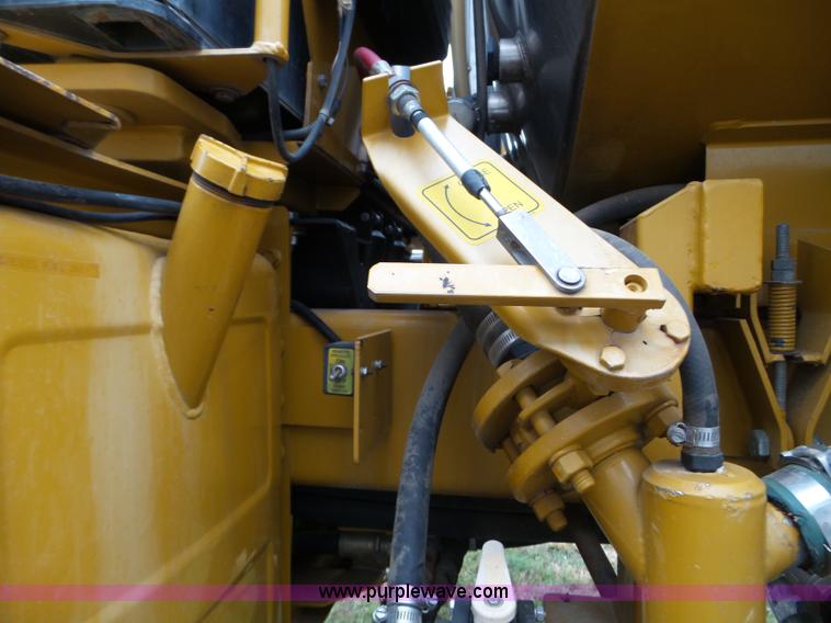 image for item L5062 1999 Ag-Chem RoGator 854 self-propelled sprayer