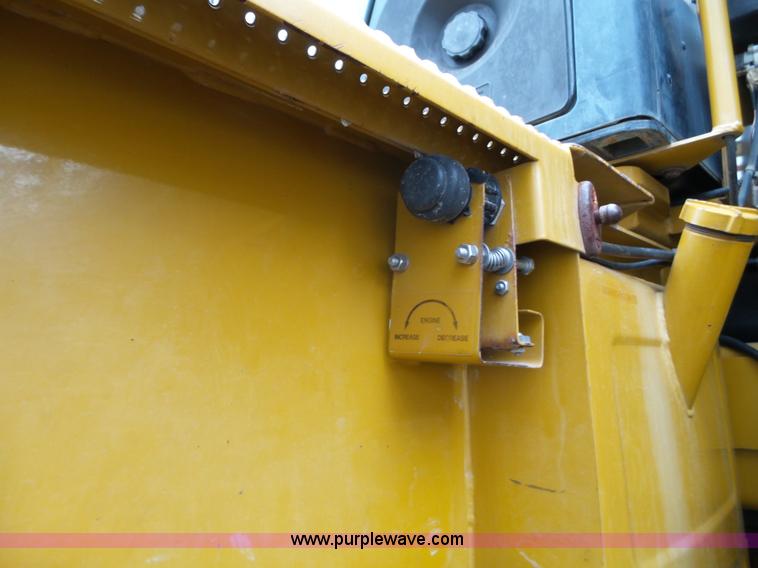 image for item L5062 1999 Ag-Chem RoGator 854 self-propelled sprayer