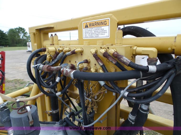 image for item L5062 1999 Ag-Chem RoGator 854 self-propelled sprayer