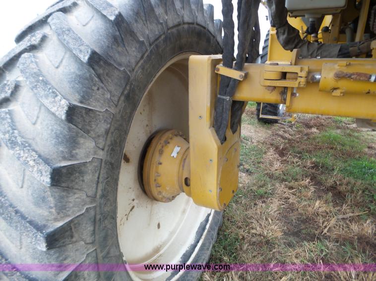 image for item L5062 1999 Ag-Chem RoGator 854 self-propelled sprayer