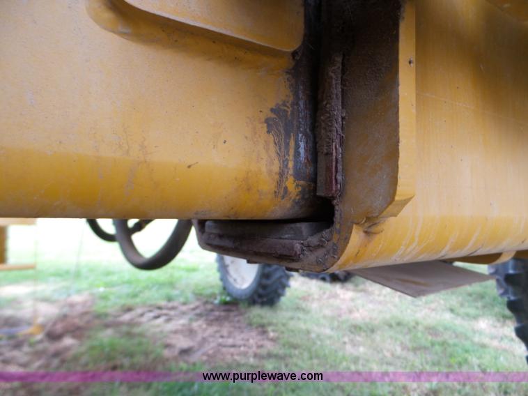 image for item L5062 1999 Ag-Chem RoGator 854 self-propelled sprayer