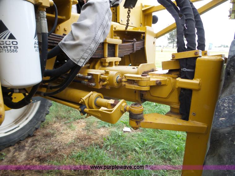 image for item L5062 1999 Ag-Chem RoGator 854 self-propelled sprayer