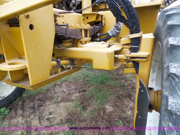 image for item L5062 1999 Ag-Chem RoGator 854 self-propelled sprayer