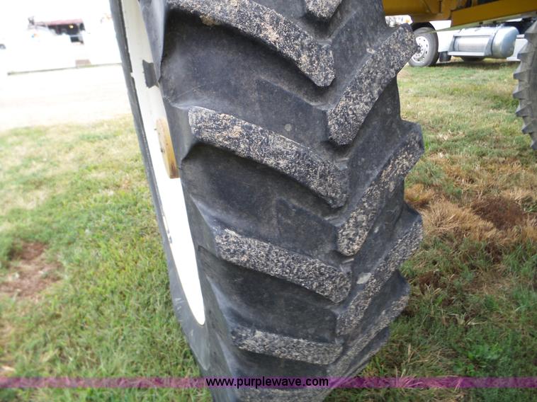 image for item L5062 1999 Ag-Chem RoGator 854 self-propelled sprayer