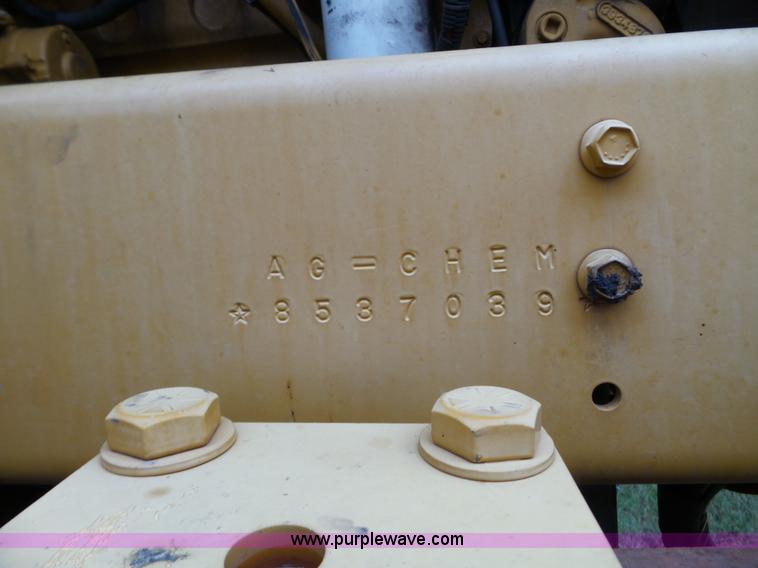 image for item L5062 1999 Ag-Chem RoGator 854 self-propelled sprayer