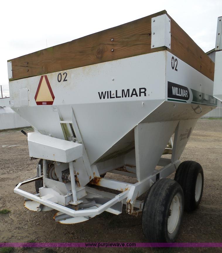 image for item L5063 Willmar Super 500 spreader