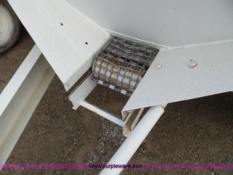 image for item L5063 Willmar Super 500 spreader