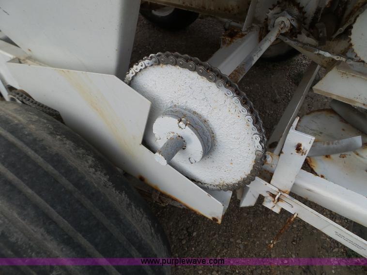 image for item L5063 Willmar Super 500 spreader