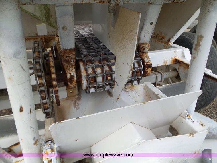 image for item L5063 Willmar Super 500 spreader