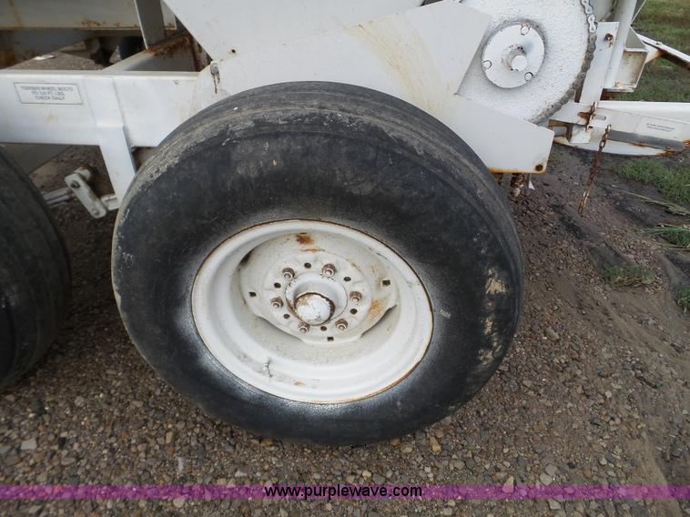 image for item L5063 Willmar Super 500 spreader