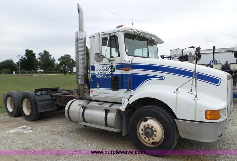 image for item L5064 1993 International 9400 semi truck