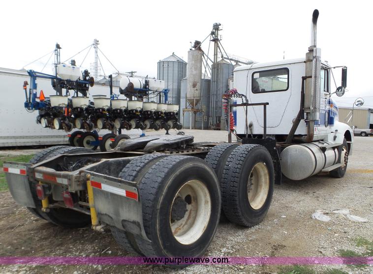 image for item L5064 1993 International 9400 semi truck