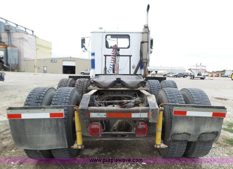 image for item L5064 1993 International 9400 semi truck