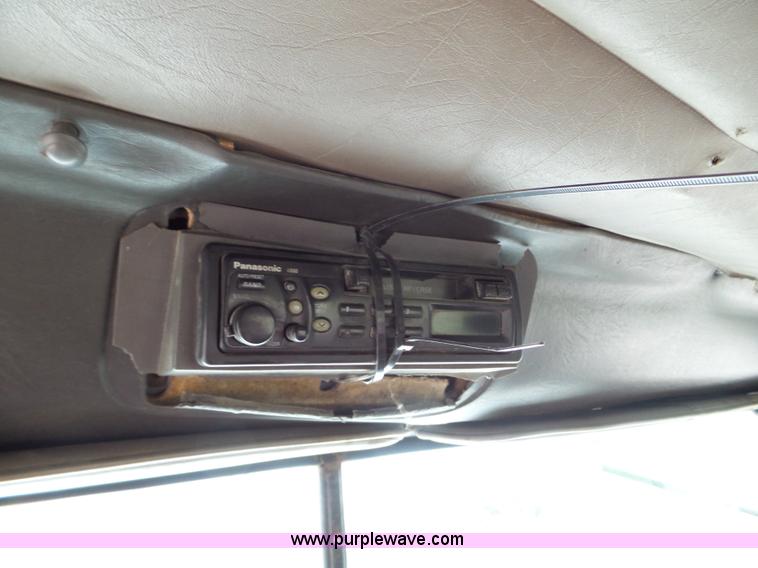 image for item L5064 1993 International 9400 semi truck