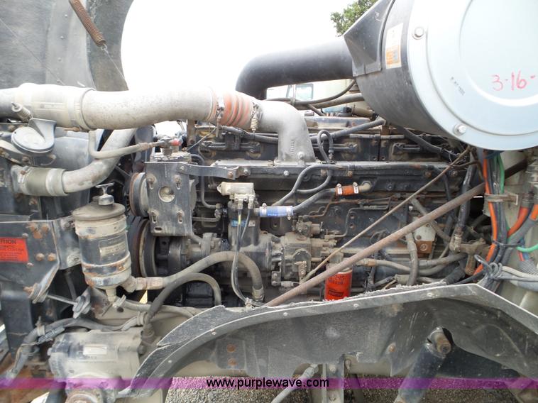 image for item L5064 1993 International 9400 semi truck