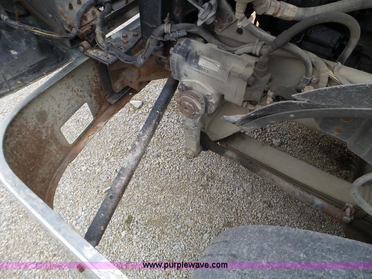 image for item L5064 1993 International 9400 semi truck