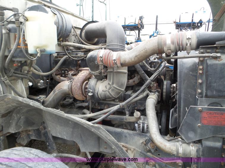 image for item L5064 1993 International 9400 semi truck