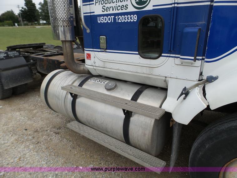 image for item L5064 1993 International 9400 semi truck