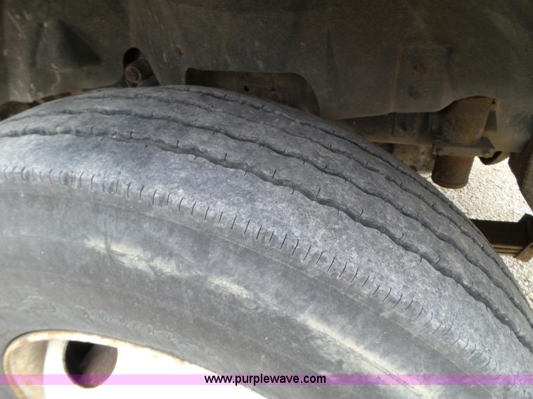 image for item L5064 1993 International 9400 semi truck