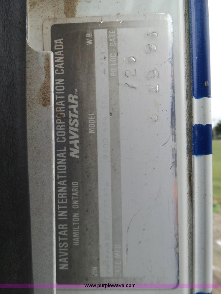 image for item L5064 1993 International 9400 semi truck