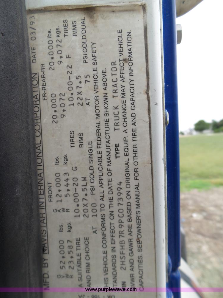 image for item L5064 1993 International 9400 semi truck