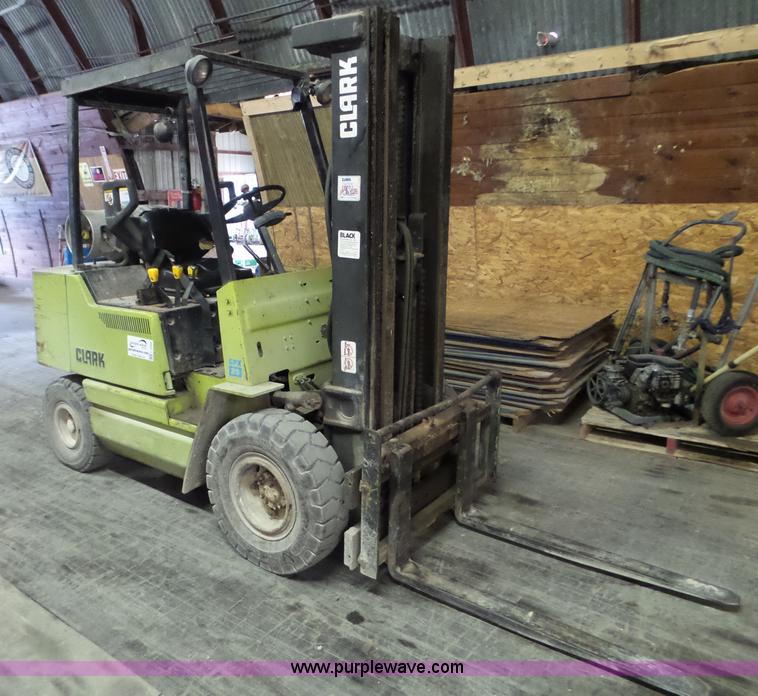 2005 Clark GPX25 forklift in Owensboro, KY Item L5068 sold Purple Wave