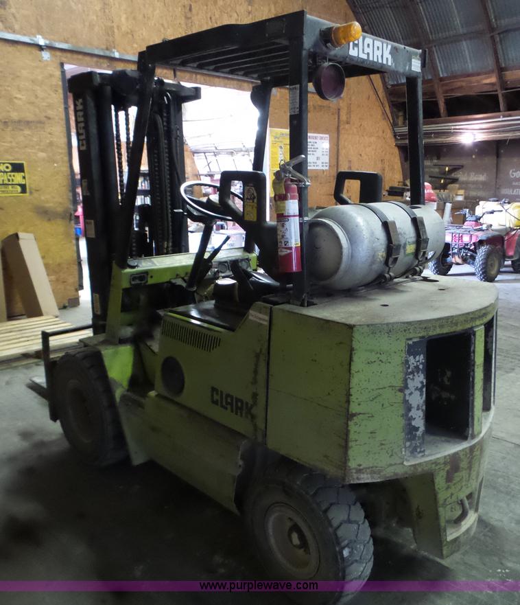 2005 Clark GPX25 forklift in Owensboro, KY Item L5068 sold Purple Wave