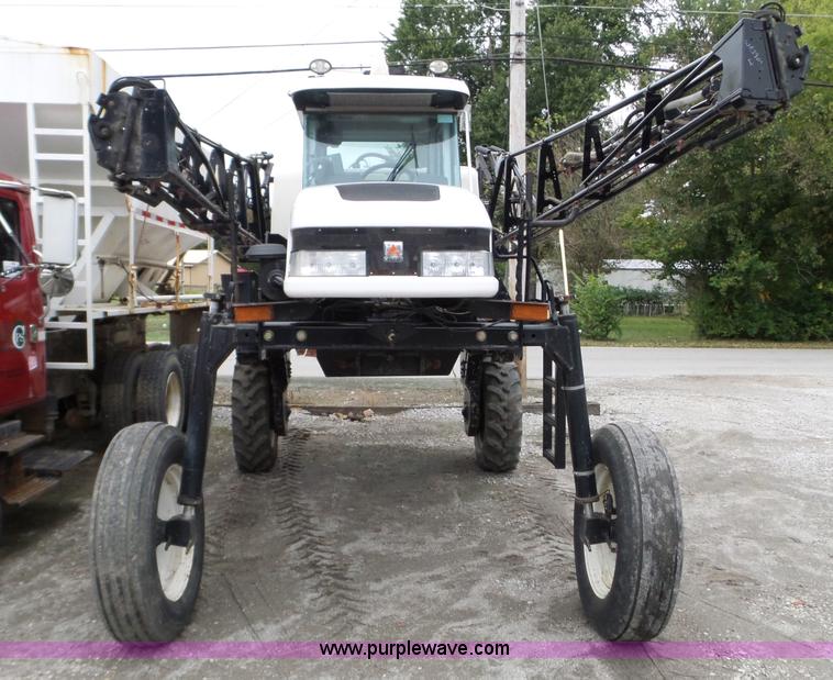 image for item L5069 2008 Melroe Spra-Coupe self-propelled sprayer