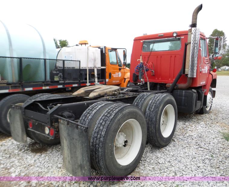 image for item L5071 1987 International F2275 semi truck
