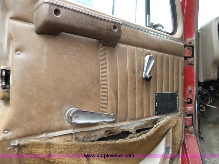 image for item L5071 1987 International F2275 semi truck