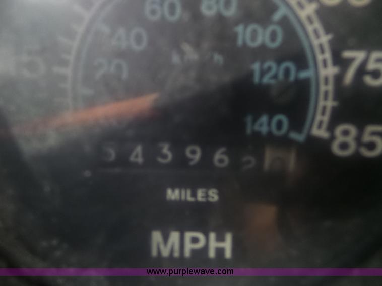 image for item L5071 1987 International F2275 semi truck