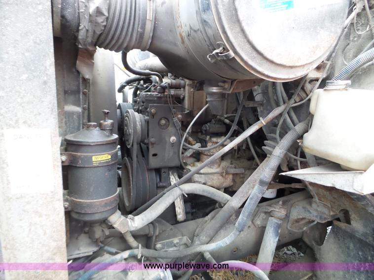 image for item L5071 1987 International F2275 semi truck