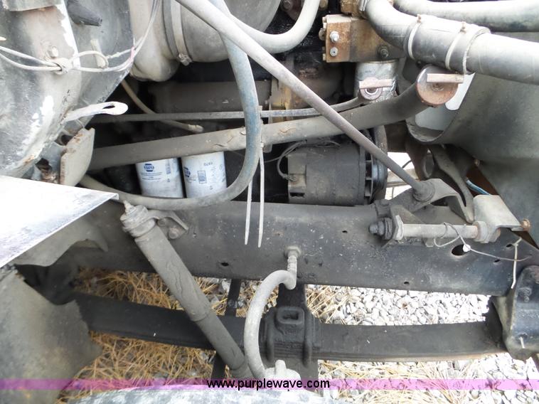 image for item L5071 1987 International F2275 semi truck