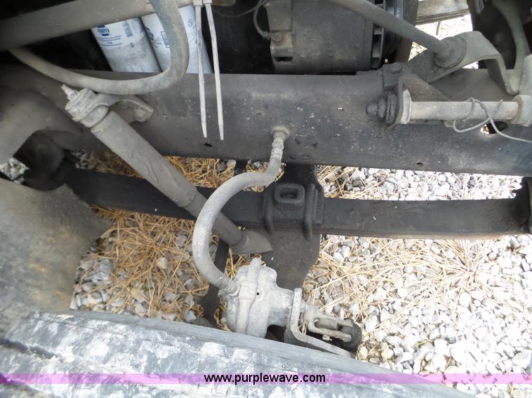 image for item L5071 1987 International F2275 semi truck