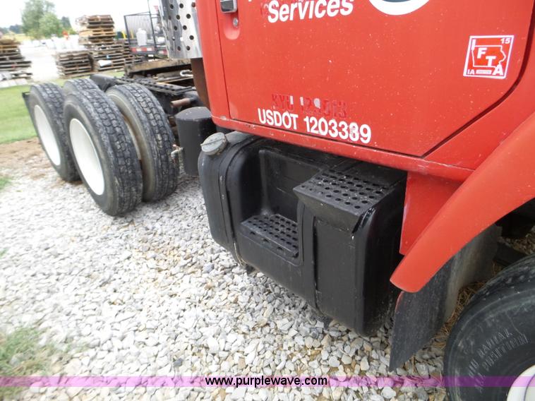 image for item L5071 1987 International F2275 semi truck