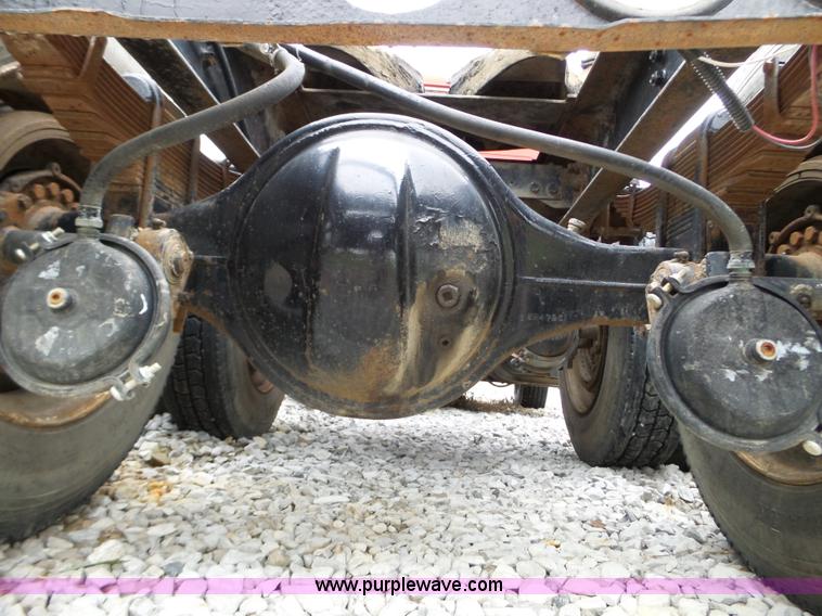 image for item L5071 1987 International F2275 semi truck