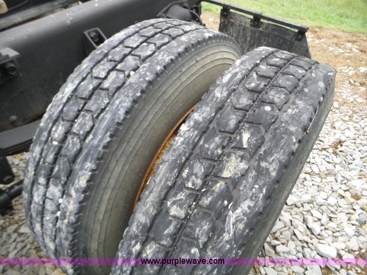 image for item L5071 1987 International F2275 semi truck